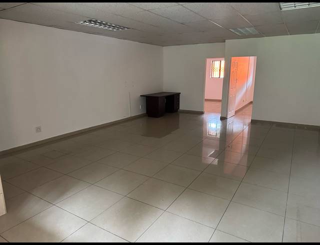 90M² OFFICE TO LET IN BRIARDENE
